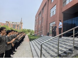 对各位同志的辛勤付出表示慰问
