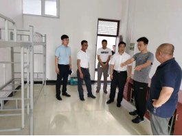 校长张力在校长助理邵晓康和亚傅体育a